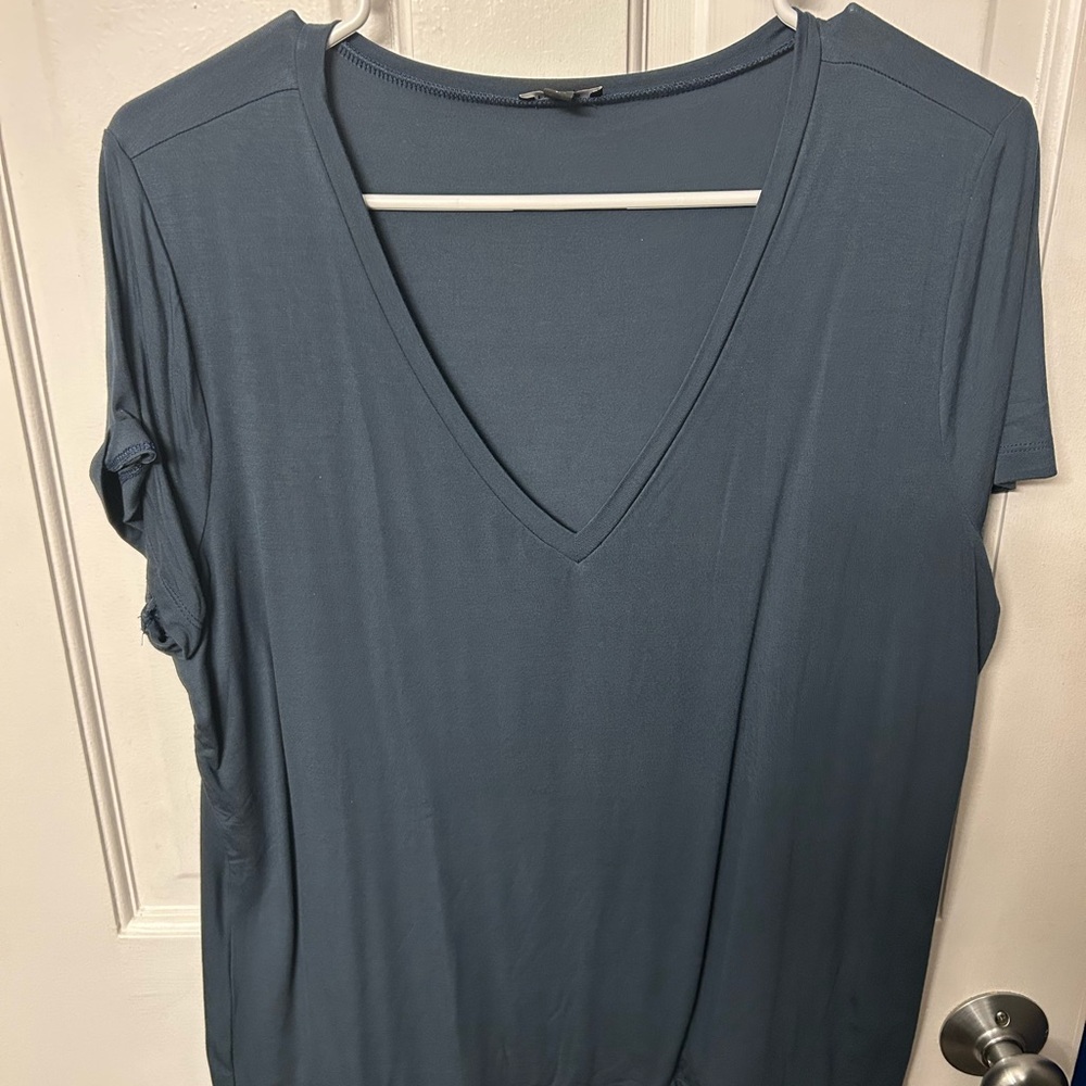Express Women's Short Sleeve V-Neck Top in Slate Blue